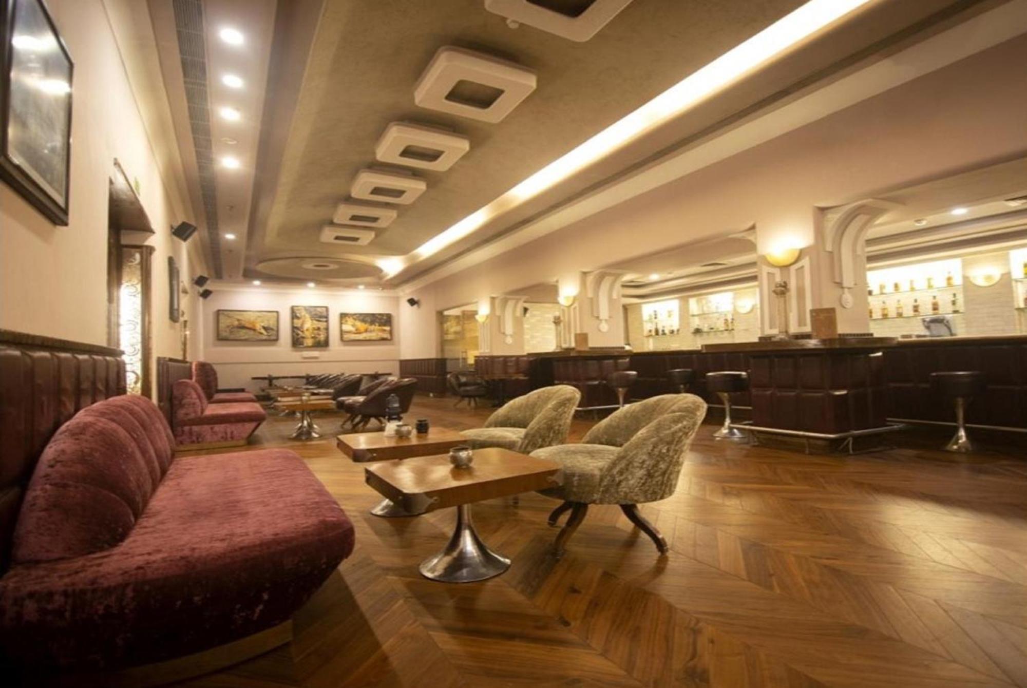 Ambassador, New Delhi - Ihcl Seleqtions Otel Dış mekan fotoğraf The interior of the restaurant