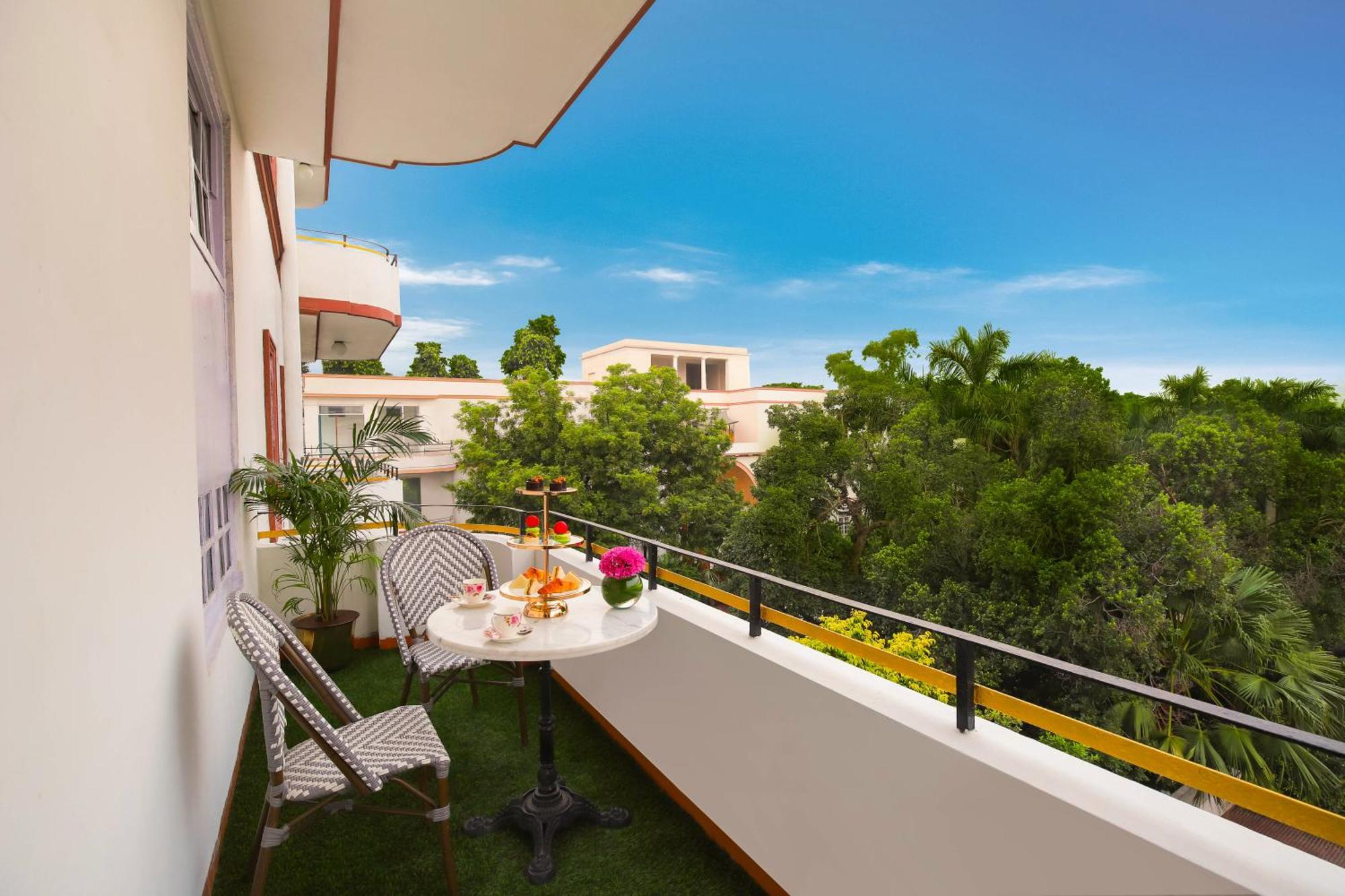 Ambassador, New Delhi - Ihcl Seleqtions Otel Dış mekan fotoğraf A balcony