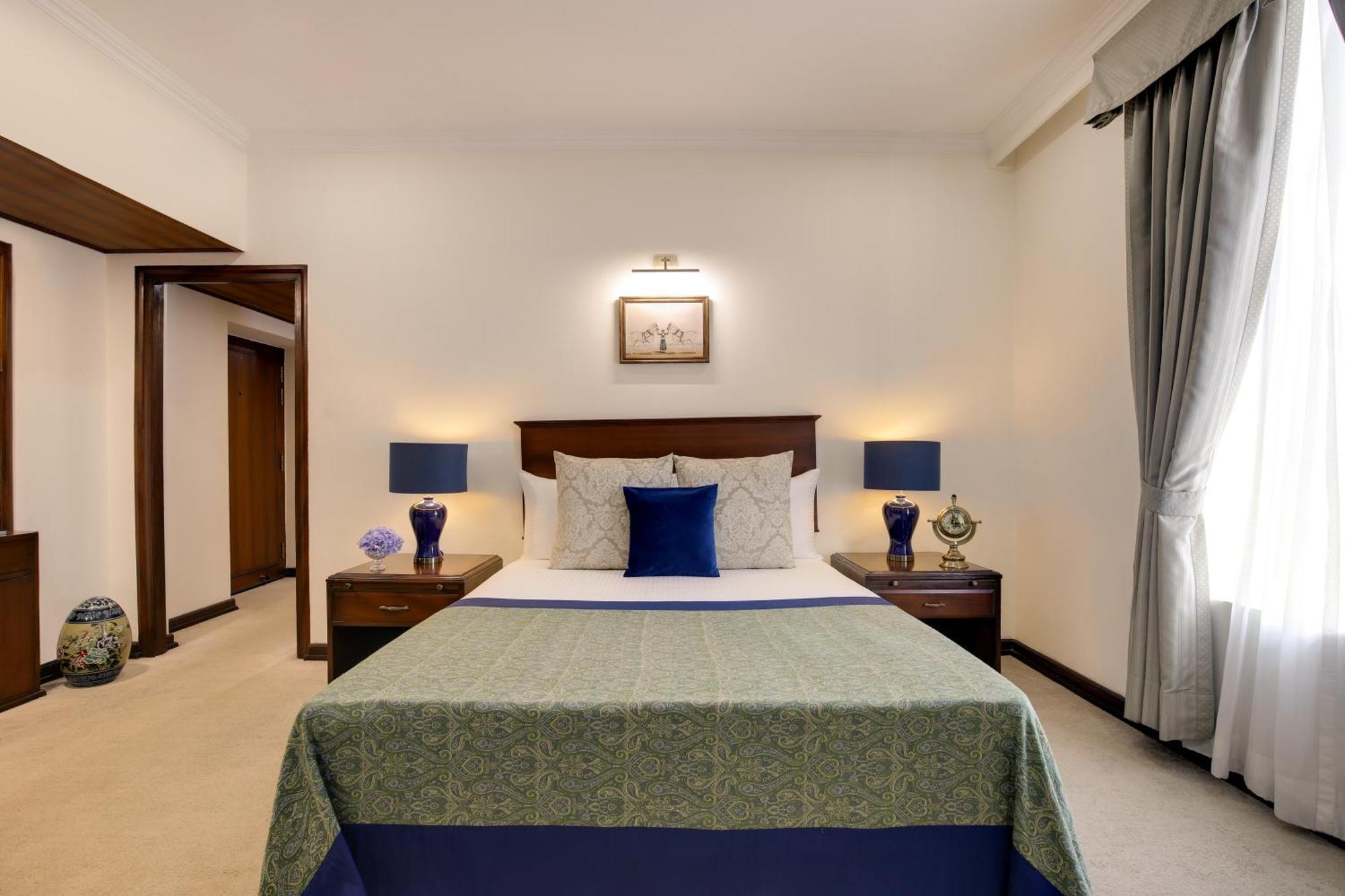 Ambassador, New Delhi - Ihcl Seleqtions Otel Dış mekan fotoğraf A bedroom at the Taj Bengal