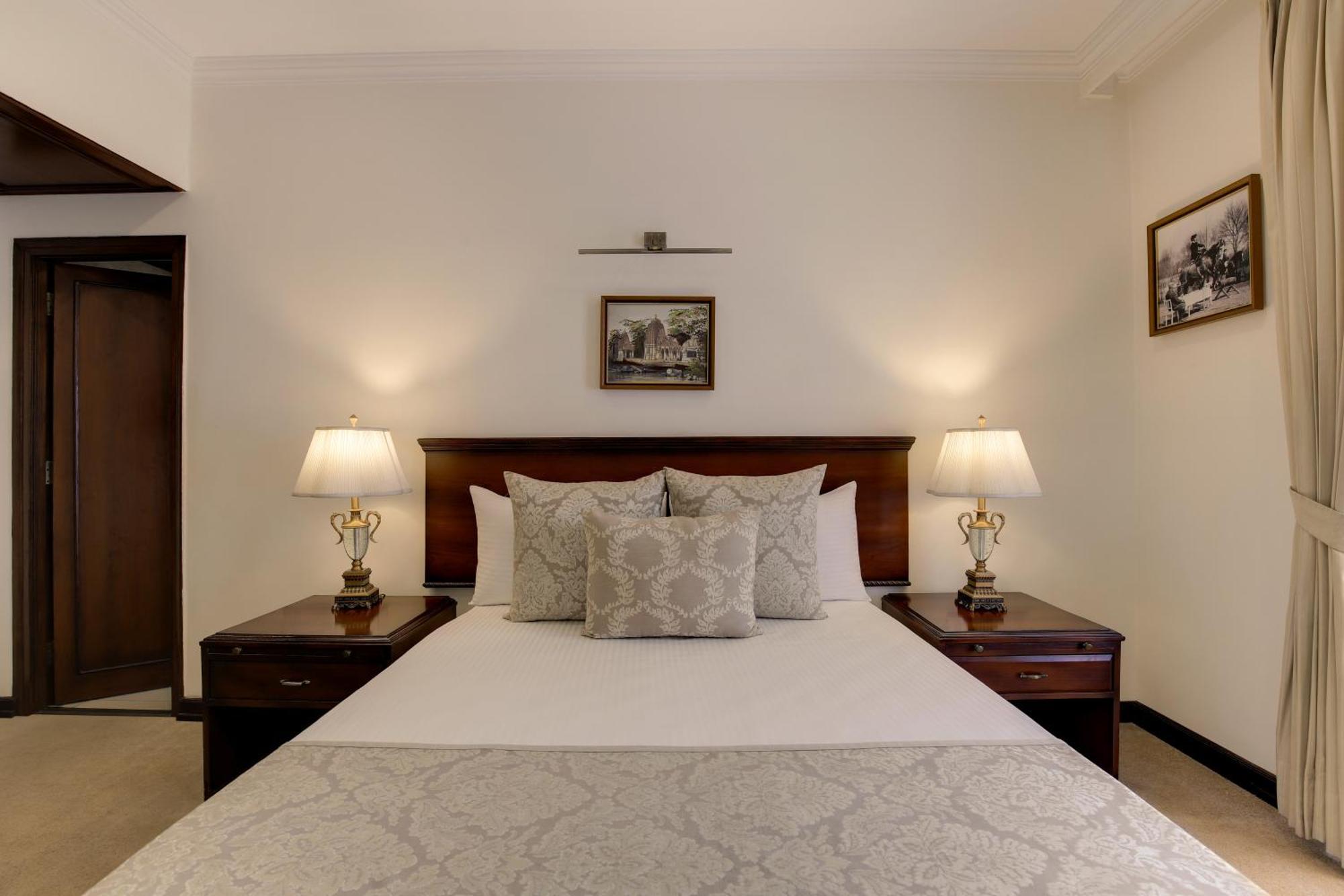 Ambassador, New Delhi - Ihcl Seleqtions Otel Dış mekan fotoğraf A bedroom at the hotel