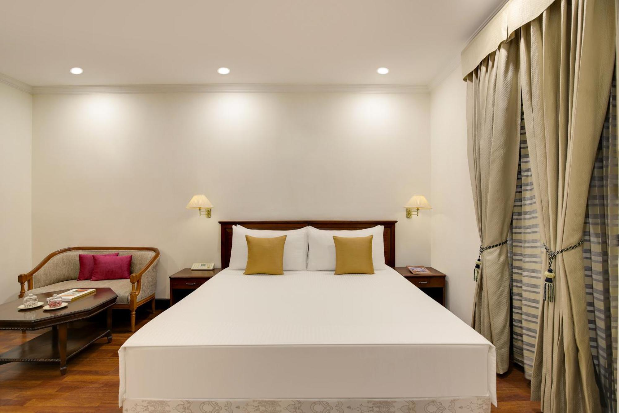 Ambassador, New Delhi - Ihcl Seleqtions Otel Dış mekan fotoğraf A bedroom at the hotel